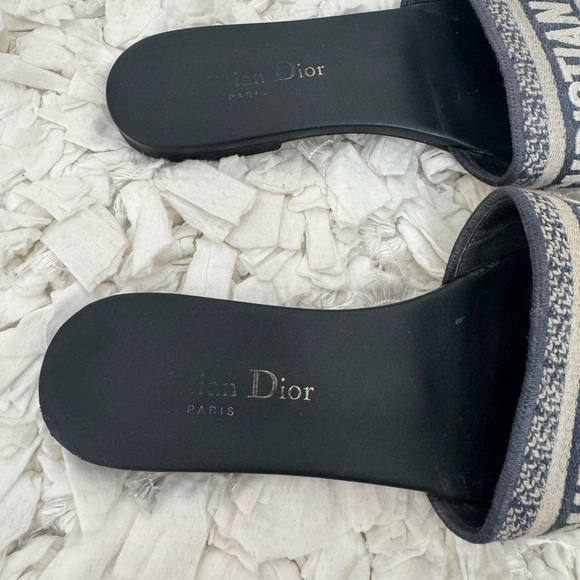 Dior Dway Slide
Deep Blue Embroidered Cotton - Picture 2 of 5